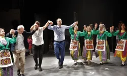 Bornova'da müzik ve dansın ritmi: Başkan Eşki horon tepti