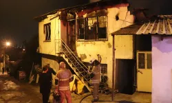 Sakın yapmayın: Prizde unutulan şarj aleti İzmir'de bir evi kül etti