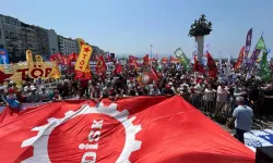 İzmir'de 1 Mayıs: Gelecek, emekçinin elinde yükselecek