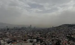 İzmir'de çöl tozu kabusu sürüyor: Şehir griye döndü