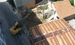 İzmir Kemalpaşa'da metruk binalar yıkılıyor