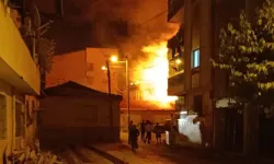 Manisa'da terk edilmiş binada çıkan yangın paniğe sebep oldu