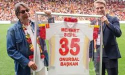 Göztepe'de eski kulüp başkanı Sepil'e onursal başkanlık unvanı verildi
