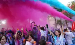 Tire'de renkli anlar: Gençler Color Fest ile eğlendi