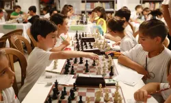 99 oyuncu yarışıyor: Efes Selçuk’ta satranç heyecanı