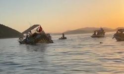 Kuşadası'nda denizde can pazarı: Tur teknesi battı