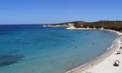 İzmir'in yaz sıcaklarında kaçış noktası: Doğa harikası bir plaj