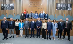 İzmir’de CHP Genel Başkanı Özel'den başkanlar zirvesi