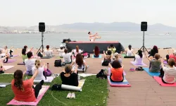 Bayraklı'da herkes için spor: Yoga tutkunları bir araya geldi
