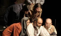 Bornova'da tiyatro şöleni: Belediye personeli sahneye çıktı