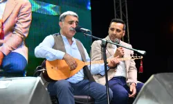 Çiğli'de Erdal Erzincan coşkusu: Başkan Yıldız ile düet yaptı
