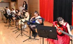 Çiğli'de genç nesillerin sanatla bağı kuvvetleniyor: Muhteşem yıl sonu konseri