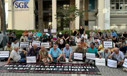 Hakkari Belediyesi'ne kayyum atanması İzmir’de protesto edildi