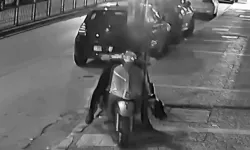 İzmir'de motosiklet hırsızlığı: O anlar güvenlik kamerasına yansıdı
