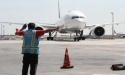 Havalimanı çalışanları iş yavaşlatmaya başlıyor