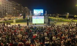 İzmir'de milli heyecan: Dev ekrandan izlediler