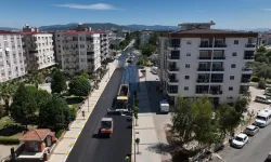 İzmir'in bozuk yolları yenileniyor: Ekipler dört koldan sahada