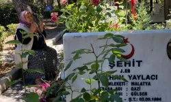İzmir'de buruk bayram arefesi: Şehitlikler ziyaret edildi