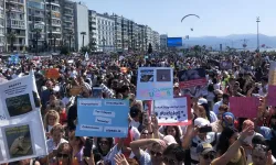 İzmir'de patili dostlar için miting: Türkiye elini taşın altına koymuyor