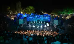 İzmir'de rüya görüntüler: Uluslararası Efes Opera ve Bale Festivali başladı