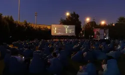 İzmir'de yaz keyfi: Açık havada sinema gösterimi başlıyor