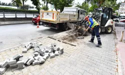 İzmir'in kanayan yarası: Bozuk kaldırımlar yenileniyor