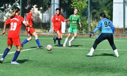 İzmir'de düdük bu kez kızlar için çaldı: Kız Futbol Ligi başladı