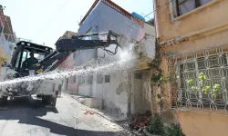 İzmir'deki en büyük tehlikelerden: Konak'ın metruk binaları yıkılıyor