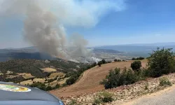 Manisa-Uşak sınırında yangın: Aydın ve Denizli'den de çok sayıda ekip alevlere müdahale ediyor!