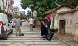 Menderes Belediyesi’nde yol temizliği: Yoğun çalışmamız devam edecek