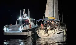 Muğla'da sürüklenen yelkenli teknedeki 38 düzensiz göçmen kurtarıldı