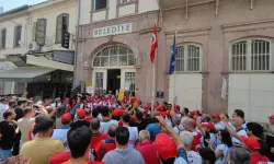 Sendikalar İzmir Büyükşehir'in kapısına dayandı: Elinizi vicdanınıza koyun