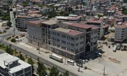 İzmir'de tamamlanmayan belediye binası hırsızlar tarafından talan edildi