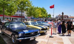 İzmir Urla’da Klasik Otomobil Şöleni: Barış Manço ve Zeki Müren’in araçları sergide