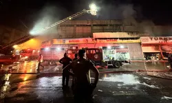 İzmir Gıda Çarşısı'nda plastik ambalaj dükkanındaki yangın söndürüldü