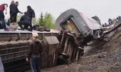 Rusya'da tren raydan çıktı: 100 kişi yaralandı