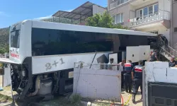 Otobüs eve çarparak durdu: 1 kişi hayatını kaybetti