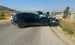 Foça'da iki trafik kazası: 8 kişi yaralandı
