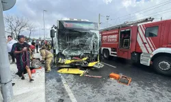 İETT otobüsü TIR'a çarptı: 8 kişi yaralandı