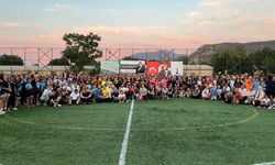İzmir’in futbolcu kızları geleceğe umut oldu: Turnuvada dostluk kazandı