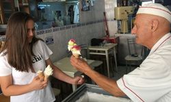 İzmir'in 56 yıllık dondurmacısı: Koruk suyundan dondurma yapıyor
