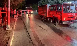 Karşıyaka'da yangın paniği: Mahsur kalan iki genç kurtarıldı