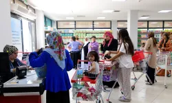 İzmir'de ihtiyaç sahiplerine destek: Kent Market kapılarını açtı
