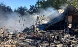 Manisa'da korkutan yangın: Hurdalık alevlere teslim oldu