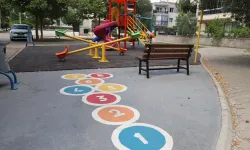 Menderes'te parklar süsleniyor: Çocukların gelişimi için sosyal oyunlar