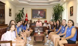 Ödemişli voleybolcular İzmir Süper Ligi'nde edindikleri başarıyı kutladı
