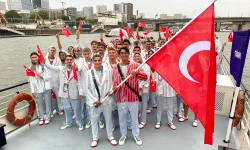 Olimpiyata giden Türk sporcuların kıyafetlerine tepki yağdı: Herkes pijamaya benzetti