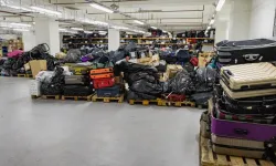 Seç beğen al: İzmir'in havalimanında unutulan eşyalarla adeta mağaza açılır