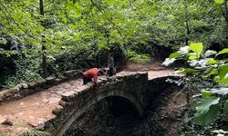 Hemşin'de bir aile tarihi köprüyü temizleyerek gün yüzüne çıkarttı