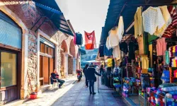 İzmir'in bu pazarına turistler akın ediyor: Adeta kültürel bir şölen